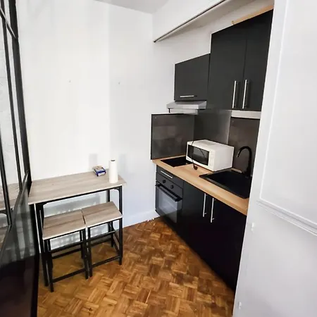 Charming With Garden In Neuilly-sur-Seine