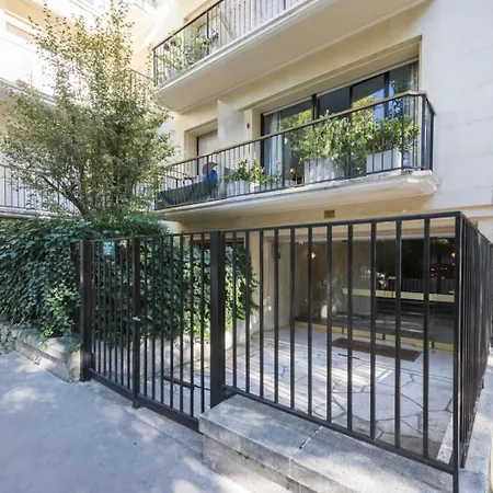 Charming With Garden In Διαμέρισμα *